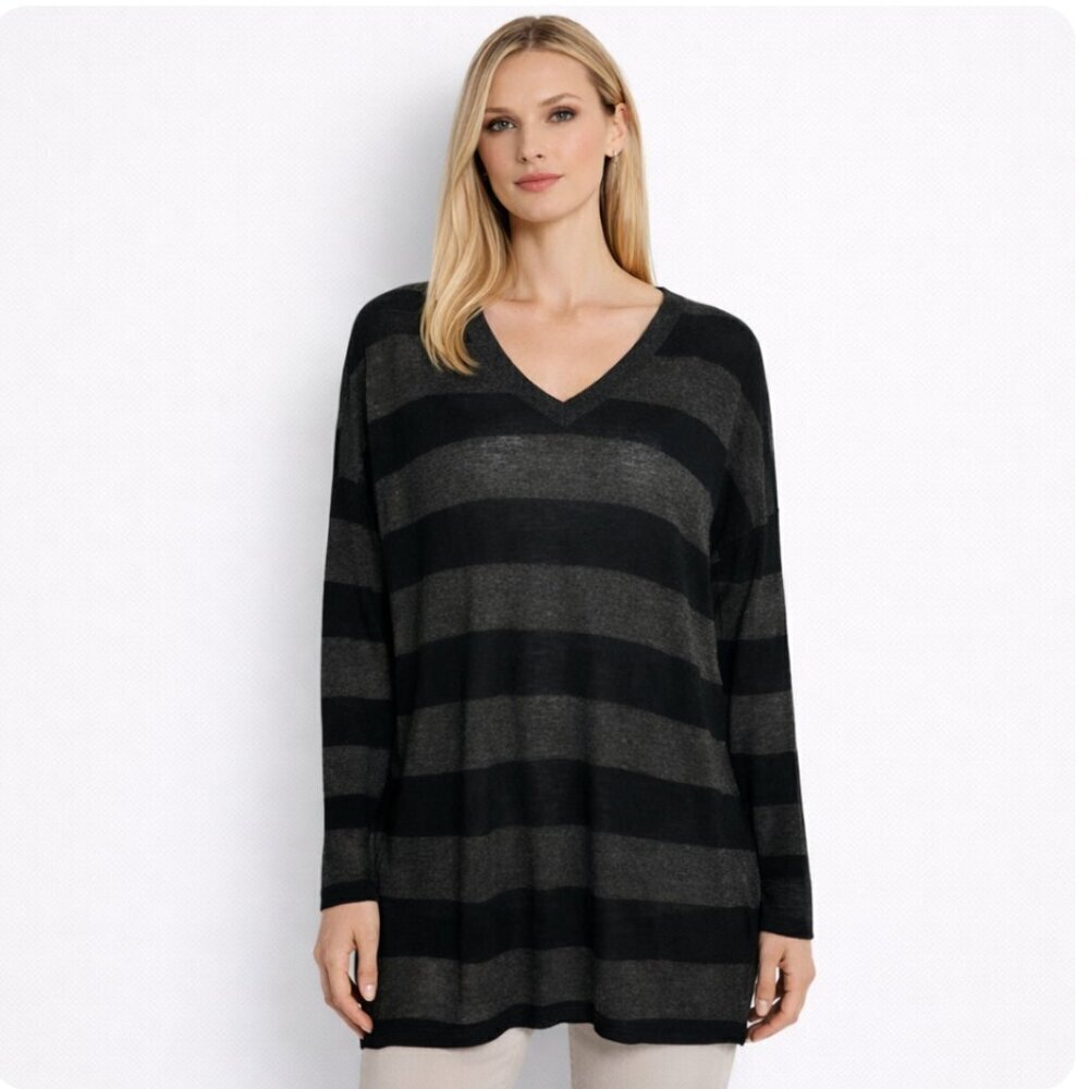 Vince Mercerized Wool Striped v-neck sweater womens size small black and gray